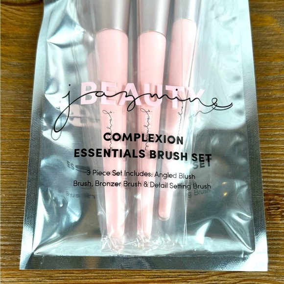 Complexion Essentials 3-piece Brush Set by Jazmine Beauty - Picture 2 of 9